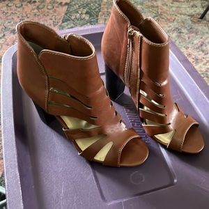 ♥️ Ana Heeled open toe Shoes size 9